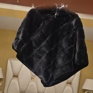 Adrienne Landau Jet Black Faux Fur Elegant Capet-Poncho S/M